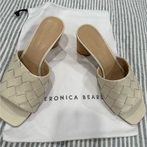 Veronica Beard beige sandals size 7.5